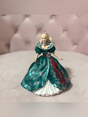 Vintage Hallmark 1995 Holiday Barbie  Keepsake Christmas Ornament